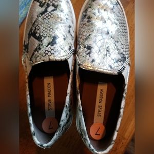 Steve Madden size 7 slip on shoes
